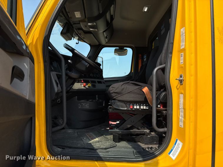 image for item EU2025 2022 Freightliner Cascadia 126 semi truck