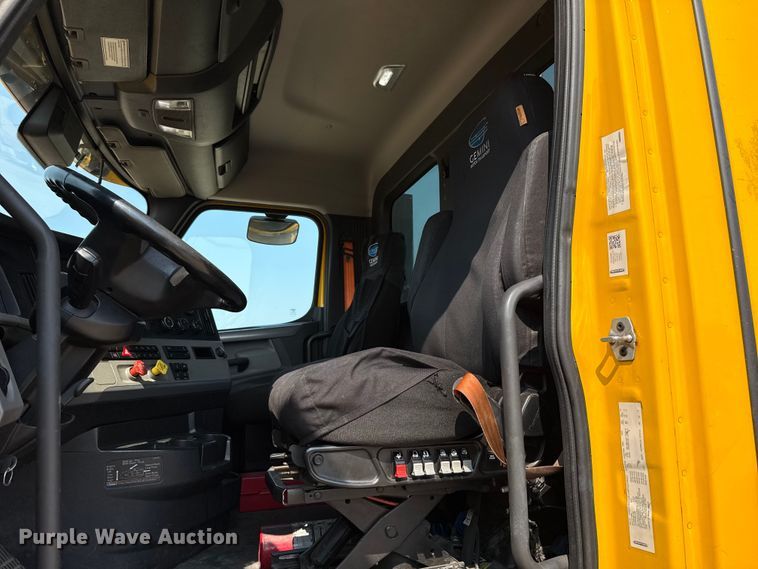 image for item EU2025 2022 Freightliner Cascadia 126 semi truck