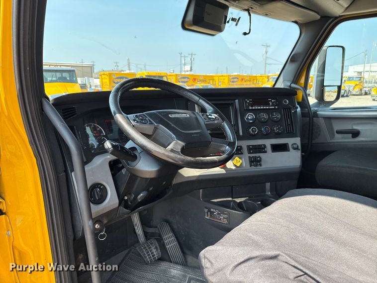 image for item EU2025 2022 Freightliner Cascadia 126 semi truck