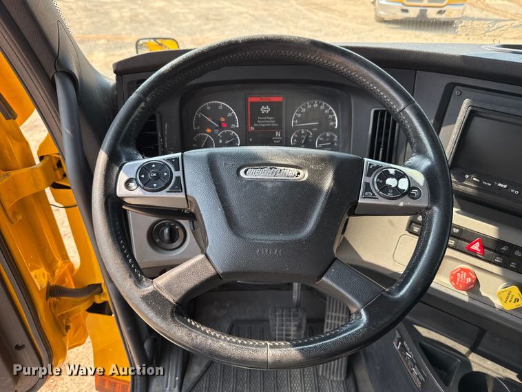 image for item EU2025 2022 Freightliner Cascadia 126 semi truck