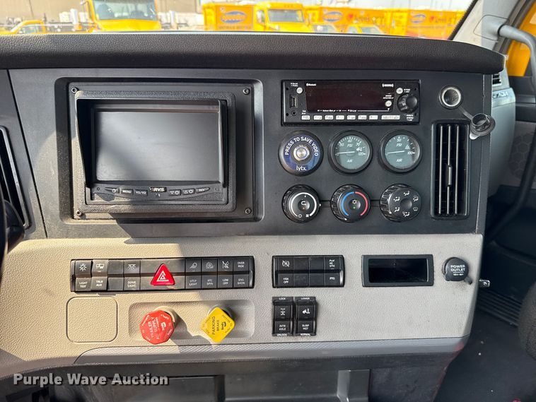 image for item EU2025 2022 Freightliner Cascadia 126 semi truck