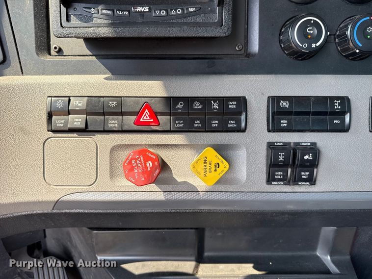 image for item EU2025 2022 Freightliner Cascadia 126 semi truck