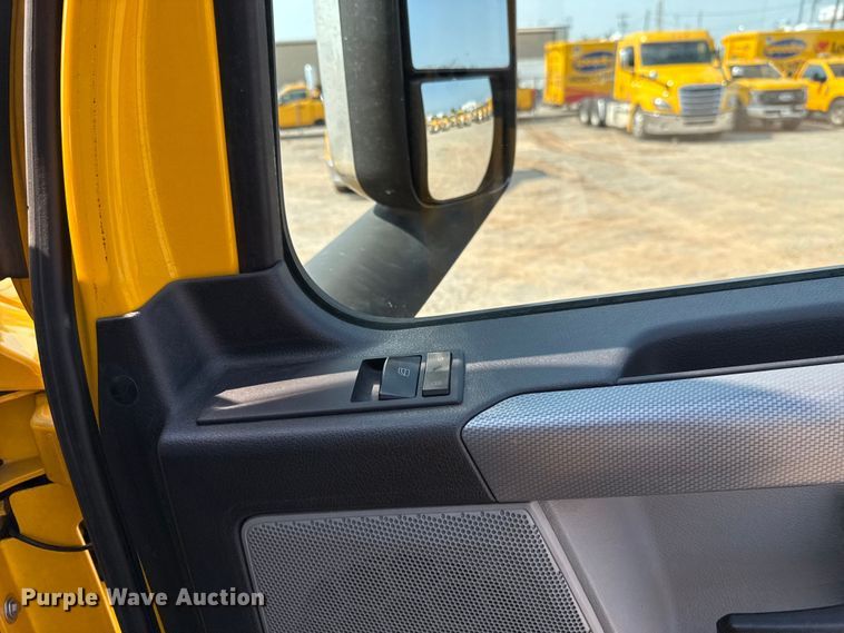 image for item EU2025 2022 Freightliner Cascadia 126 semi truck