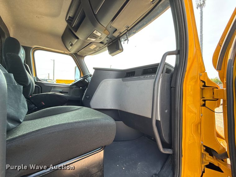 image for item EU2025 2022 Freightliner Cascadia 126 semi truck