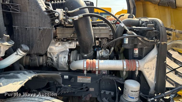 image for item EU2025 2022 Freightliner Cascadia 126 semi truck