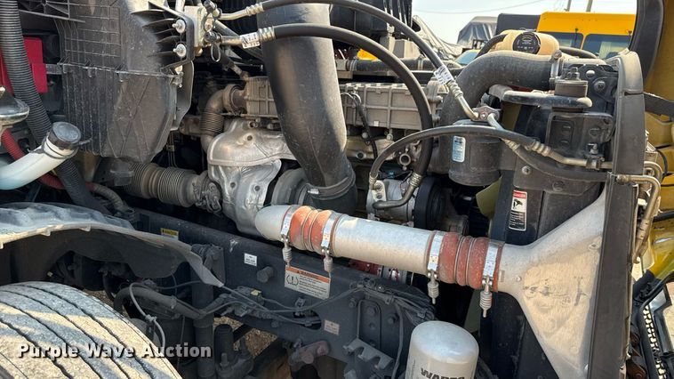 image for item EU2025 2022 Freightliner Cascadia 126 semi truck