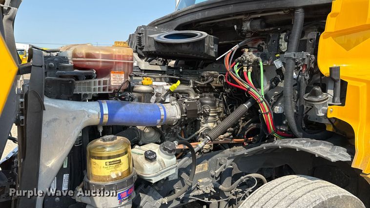 image for item EU2025 2022 Freightliner Cascadia 126 semi truck