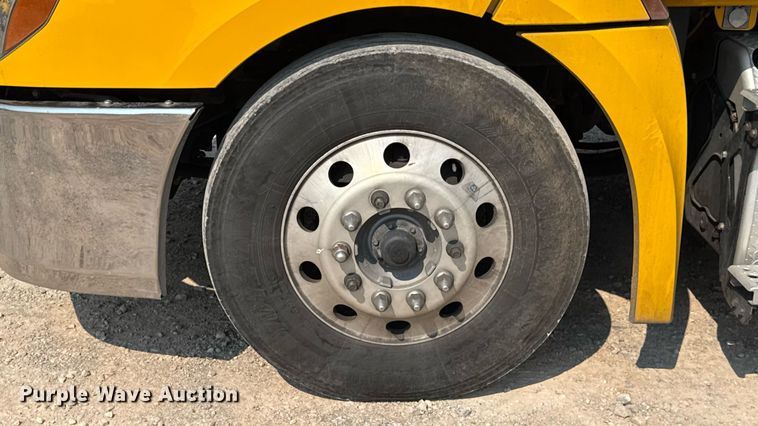 image for item EU2025 2022 Freightliner Cascadia 126 semi truck