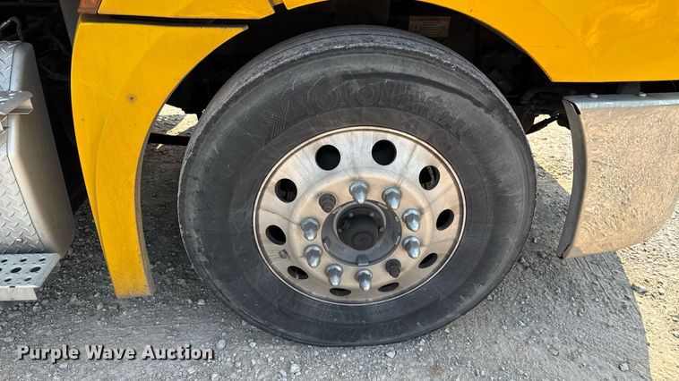 image for item EU2025 2022 Freightliner Cascadia 126 semi truck