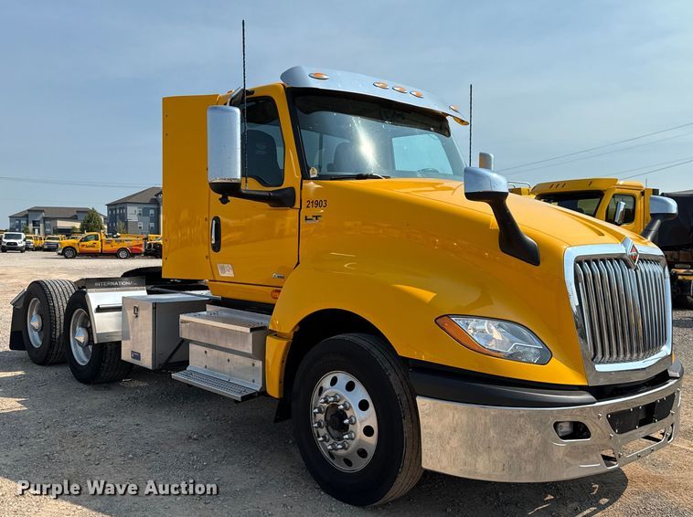 image for item EU2026 2021 International LT625 semi truck