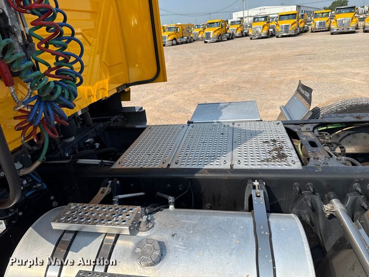 image for item EU2026 2021 International LT625 semi truck