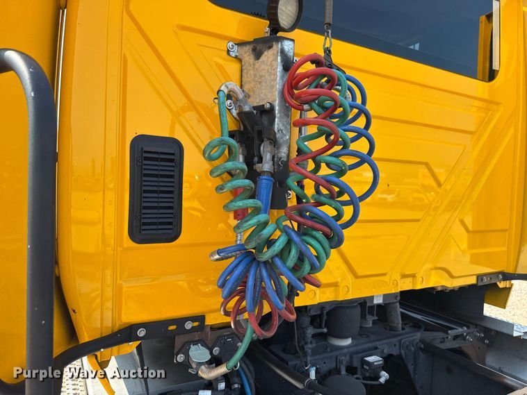 image for item EU2026 2021 International LT625 semi truck