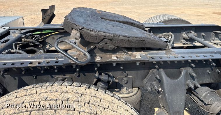 image for item EU2026 2021 International LT625 semi truck