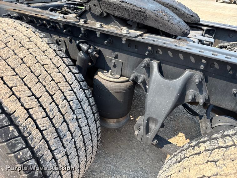 image for item EU2026 2021 International LT625 semi truck