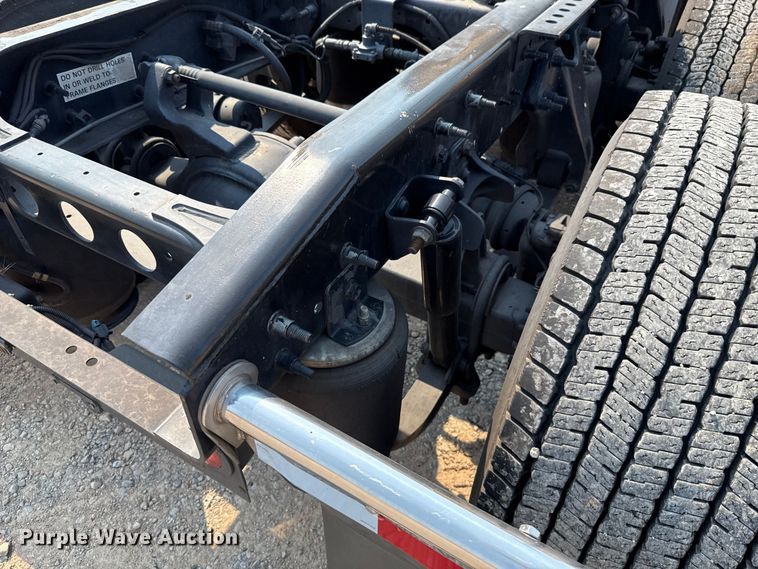 image for item EU2026 2021 International LT625 semi truck