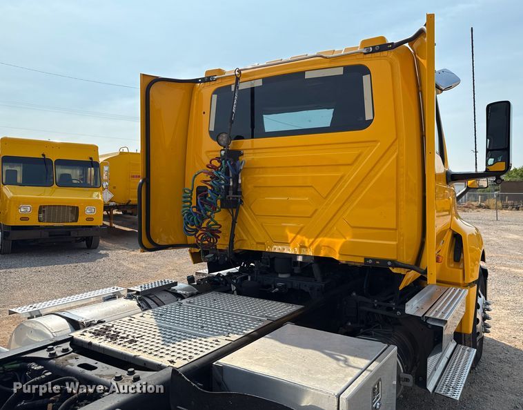 image for item EU2026 2021 International LT625 semi truck