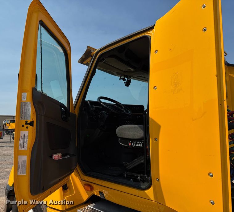 image for item EU2026 2021 International LT625 semi truck