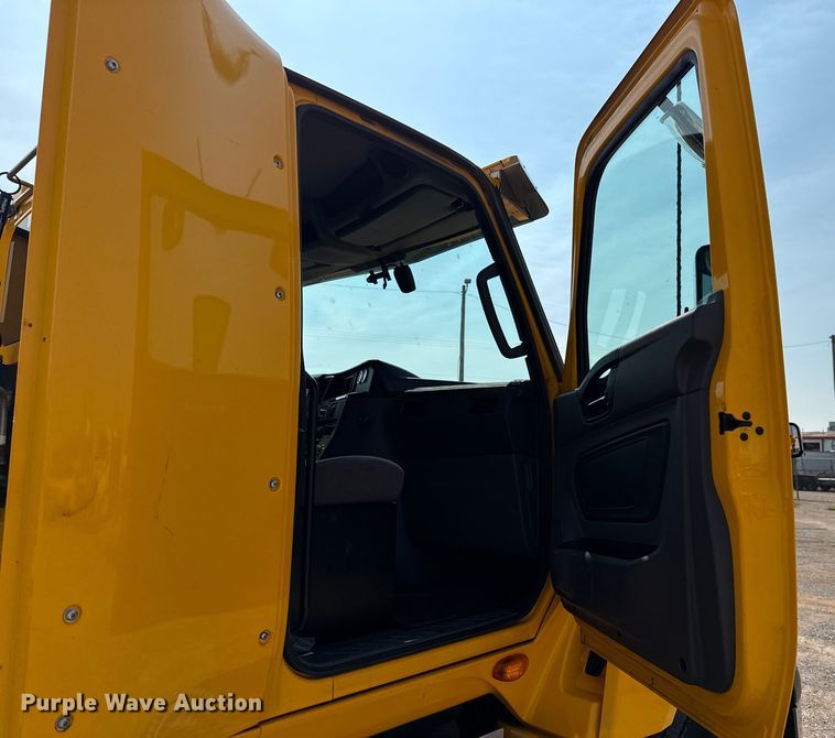 image for item EU2026 2021 International LT625 semi truck