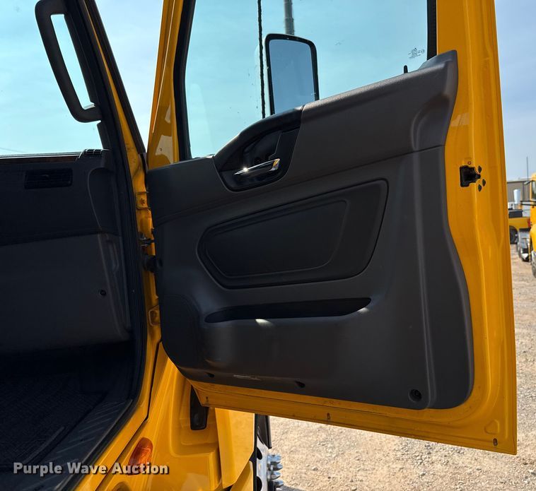 image for item EU2026 2021 International LT625 semi truck