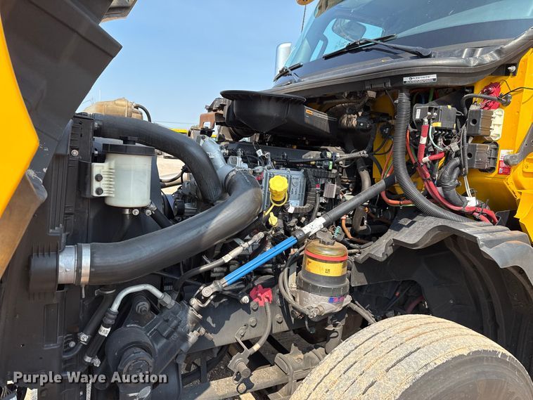 image for item EU2026 2021 International LT625 semi truck