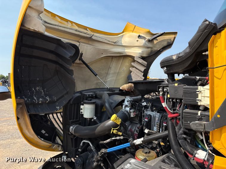 image for item EU2026 2021 International LT625 semi truck