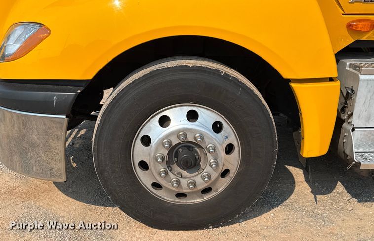 image for item EU2026 2021 International LT625 semi truck