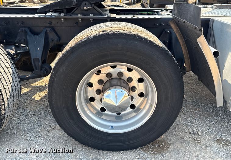 image for item EU2026 2021 International LT625 semi truck