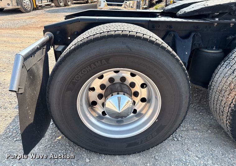 image for item EU2026 2021 International LT625 semi truck