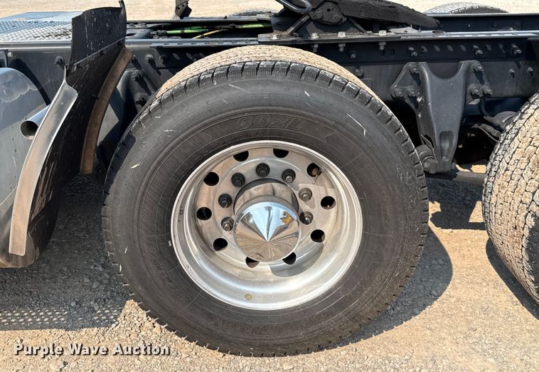 image for item EU2026 2021 International LT625 semi truck