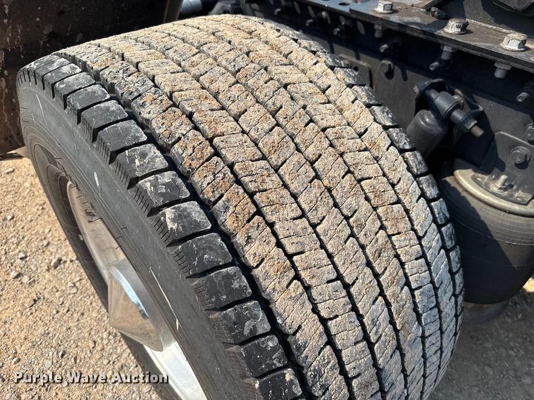 image for item EU2026 2021 International LT625 semi truck