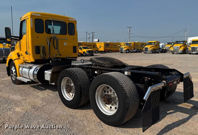 image for item EU2027 2020 Kenworth T680 semi truck