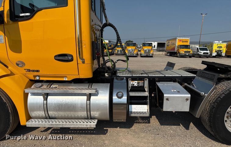 image for item EU2027 2020 Kenworth T680 semi truck