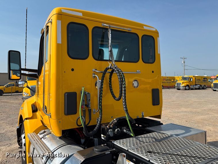 image for item EU2027 2020 Kenworth T680 semi truck