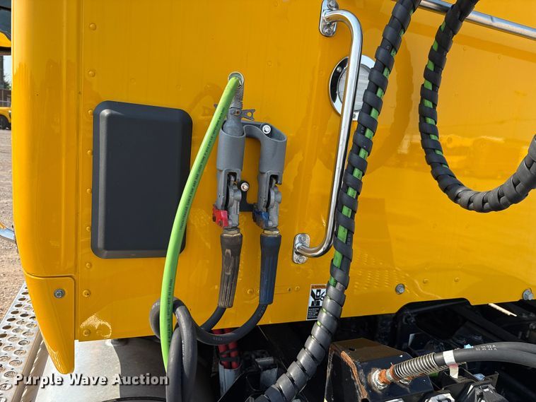 image for item EU2027 2020 Kenworth T680 semi truck