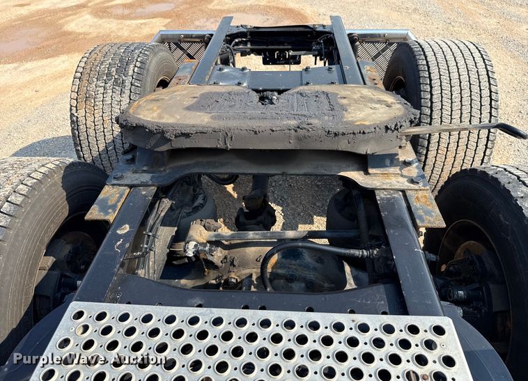 image for item EU2027 2020 Kenworth T680 semi truck