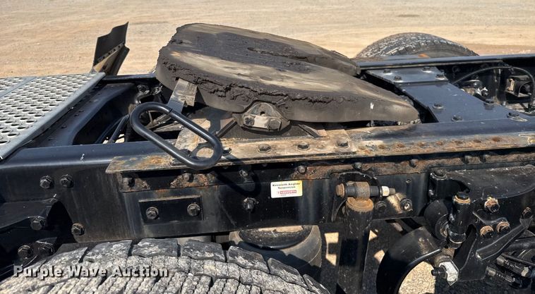 image for item EU2027 2020 Kenworth T680 semi truck