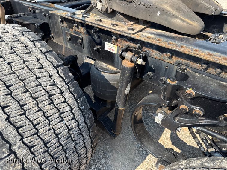 image for item EU2027 2020 Kenworth T680 semi truck