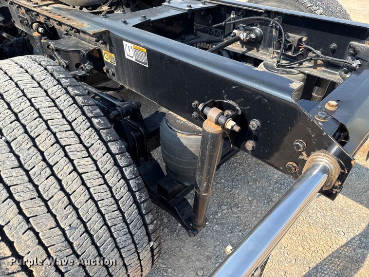 image for item EU2027 2020 Kenworth T680 semi truck