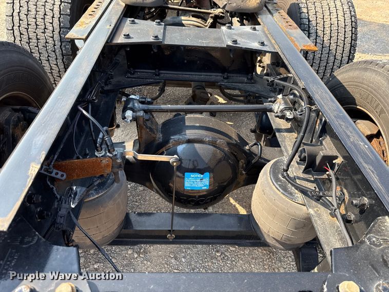 image for item EU2027 2020 Kenworth T680 semi truck