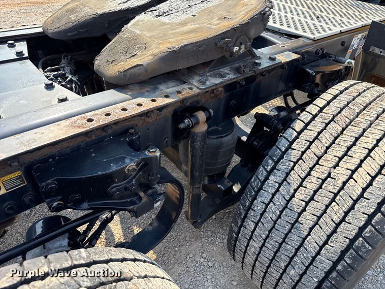 image for item EU2027 2020 Kenworth T680 semi truck