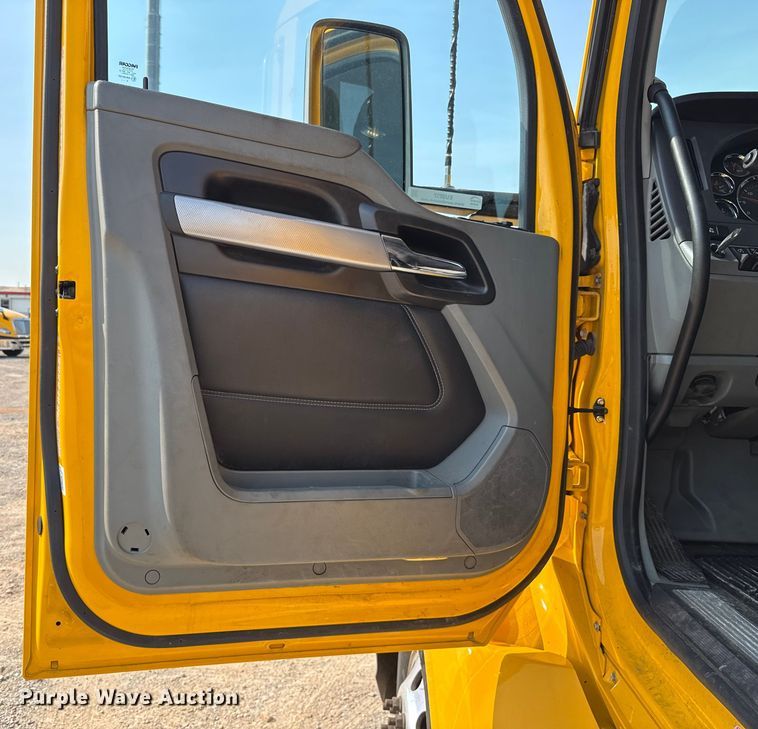 image for item EU2027 2020 Kenworth T680 semi truck