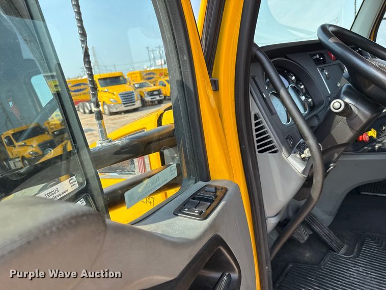 image for item EU2027 2020 Kenworth T680 semi truck