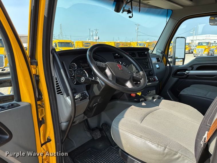 image for item EU2027 2020 Kenworth T680 semi truck