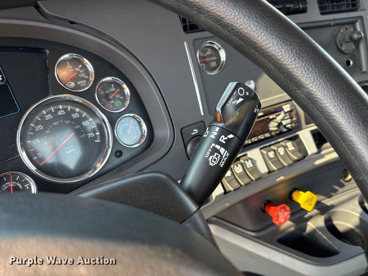 image for item EU2027 2020 Kenworth T680 semi truck