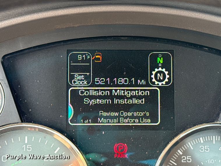 image for item EU2027 2020 Kenworth T680 semi truck