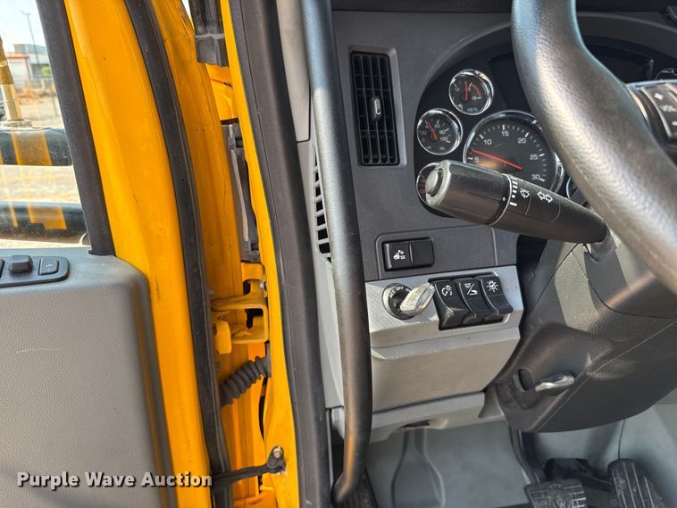 image for item EU2027 2020 Kenworth T680 semi truck