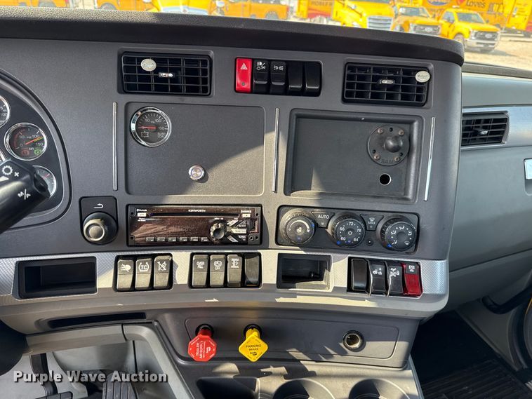 image for item EU2027 2020 Kenworth T680 semi truck