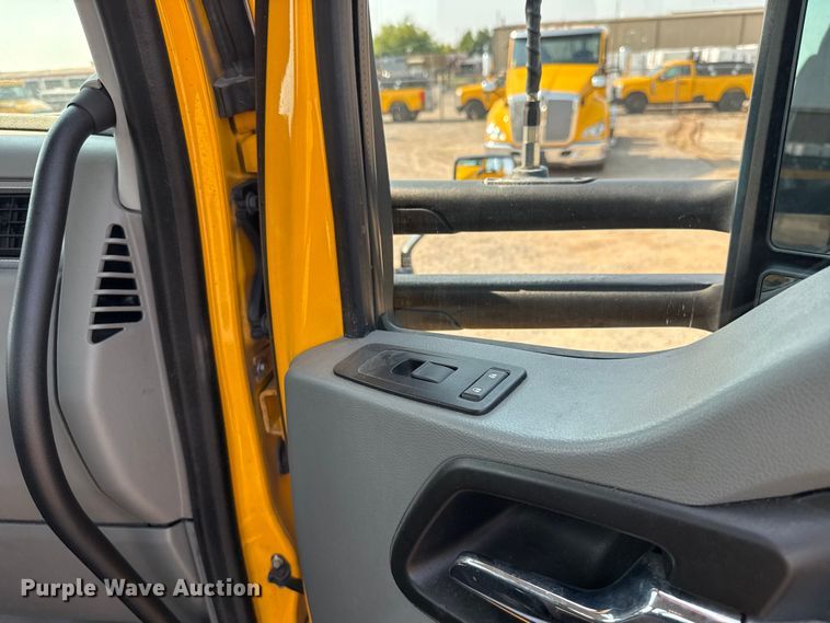 image for item EU2027 2020 Kenworth T680 semi truck