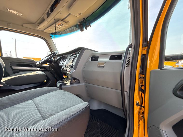 image for item EU2027 2020 Kenworth T680 semi truck