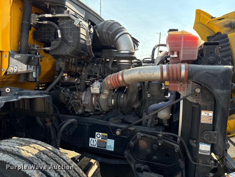 image for item EU2027 2020 Kenworth T680 semi truck